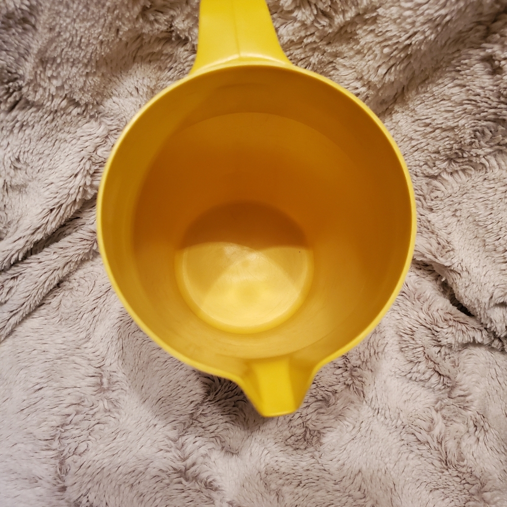70s Vintage Rubbermaid 2440 Classic 2 1/4 Quart Harvest Gold Pitcher w/White Lid - Picture 6 of 7